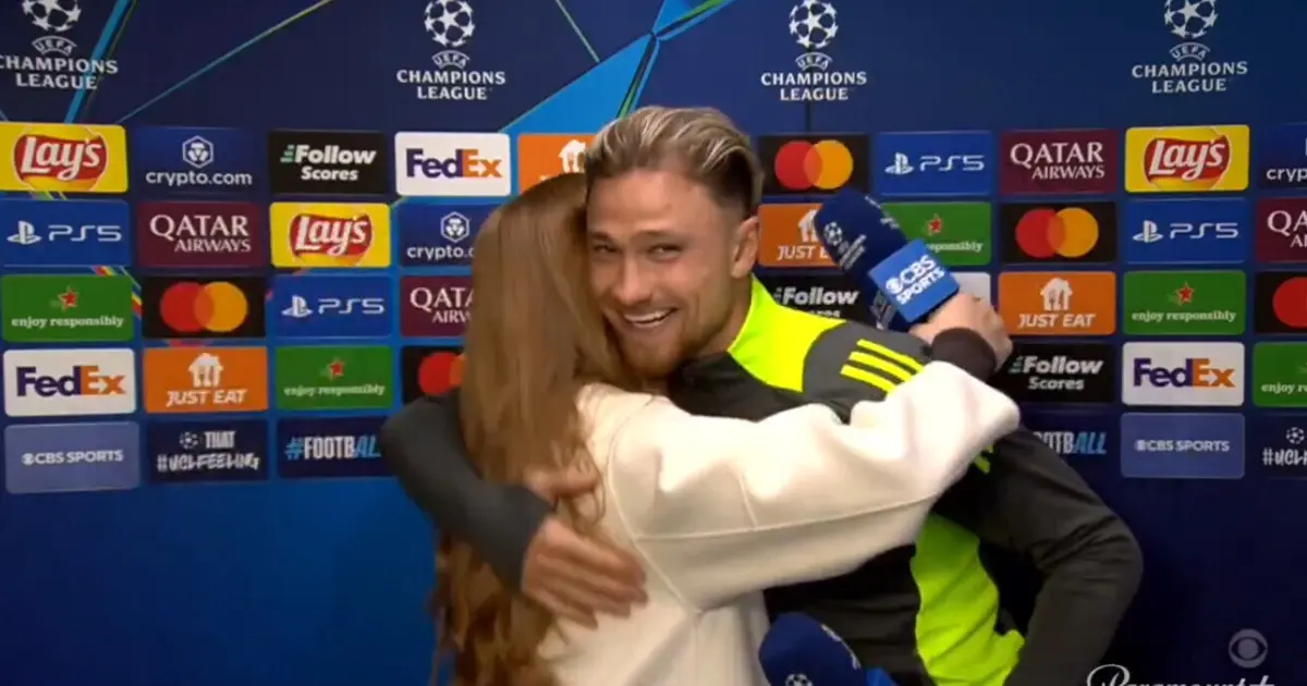 Imagem de contexto do artigo Jogador do Aston Villa é entrevistado pela irmã: "Dá-me um abraço"