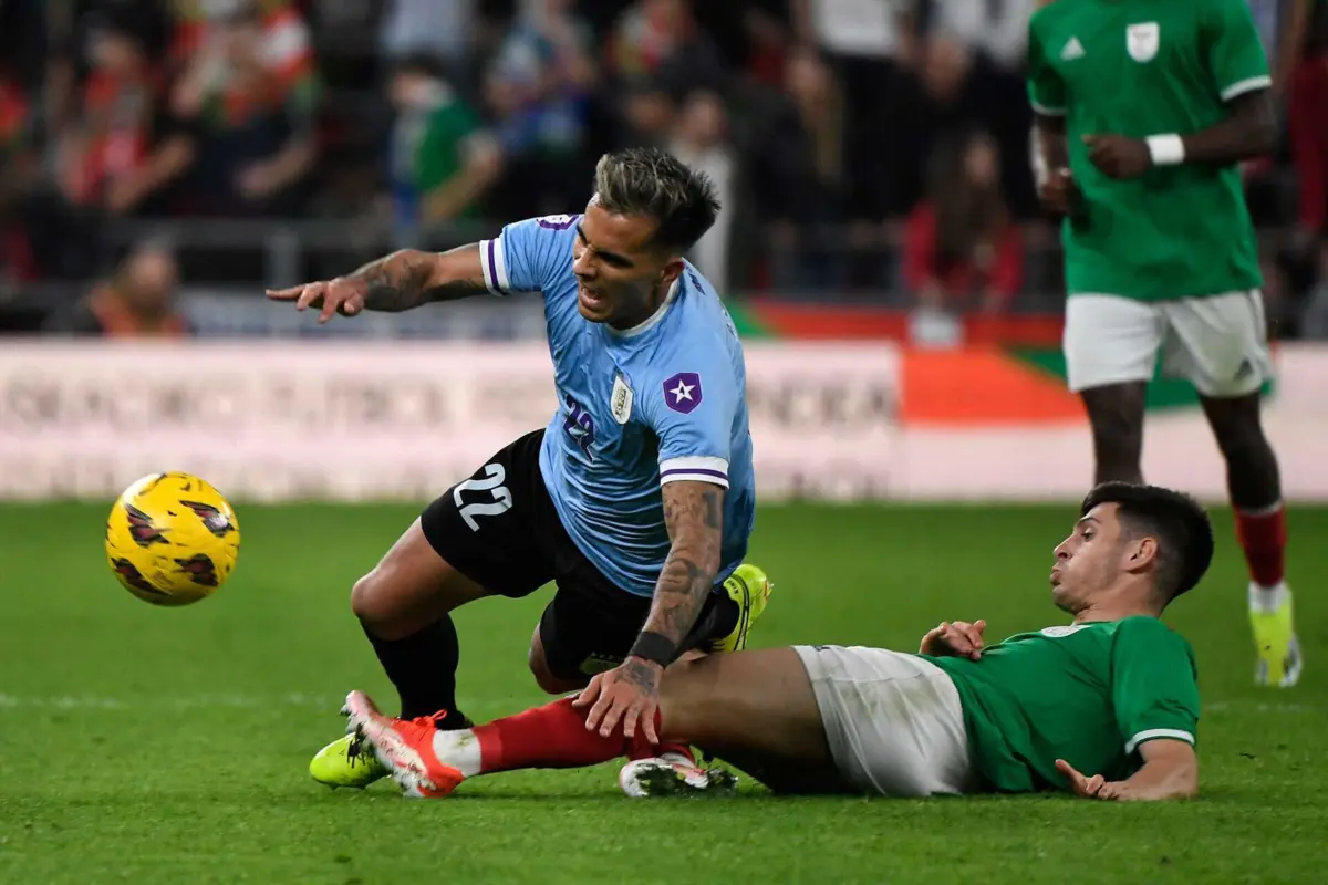 Zalazar ao serviço da seleção do Uruguai (Créditos: ANDER GILLENEA / AFP)