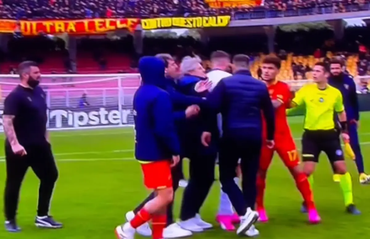 Imagem de contexto do artigo Despedido pelo Lecce após agressão e punido pela federação italiana