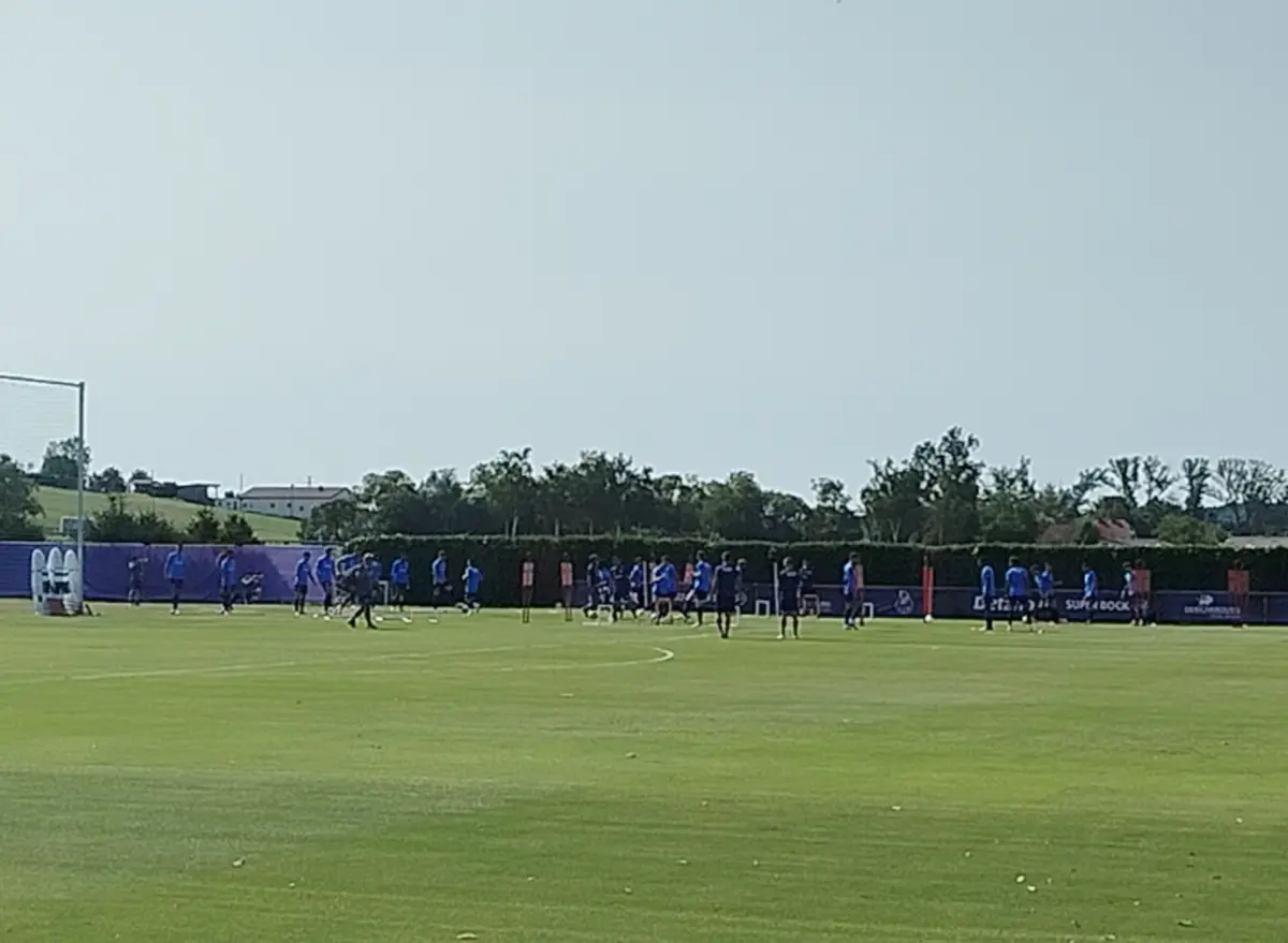 Imagem de contexto do artigo "Acelera" e "trata bem a bola": algumas das notas de mais um treino do FC Porto