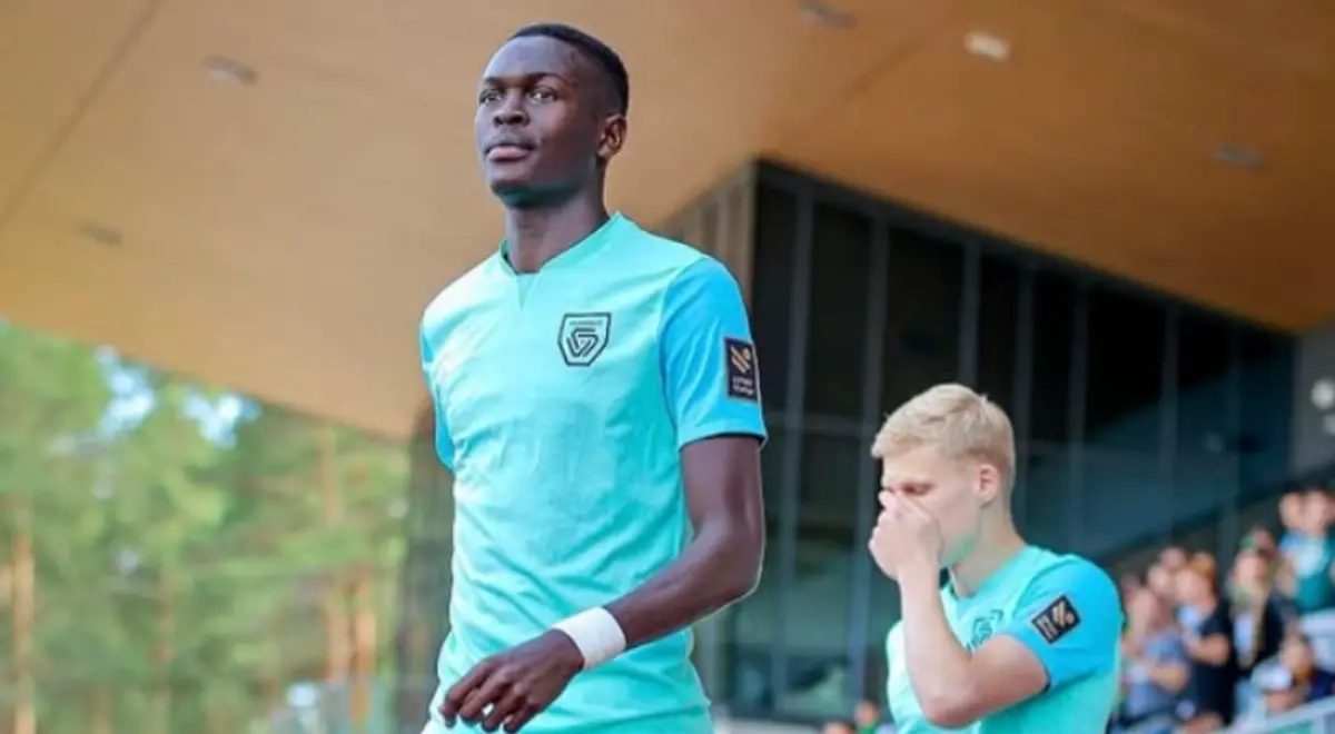 O avançado Alioune Ndoye vai reforçar o Vitória de Guimarães