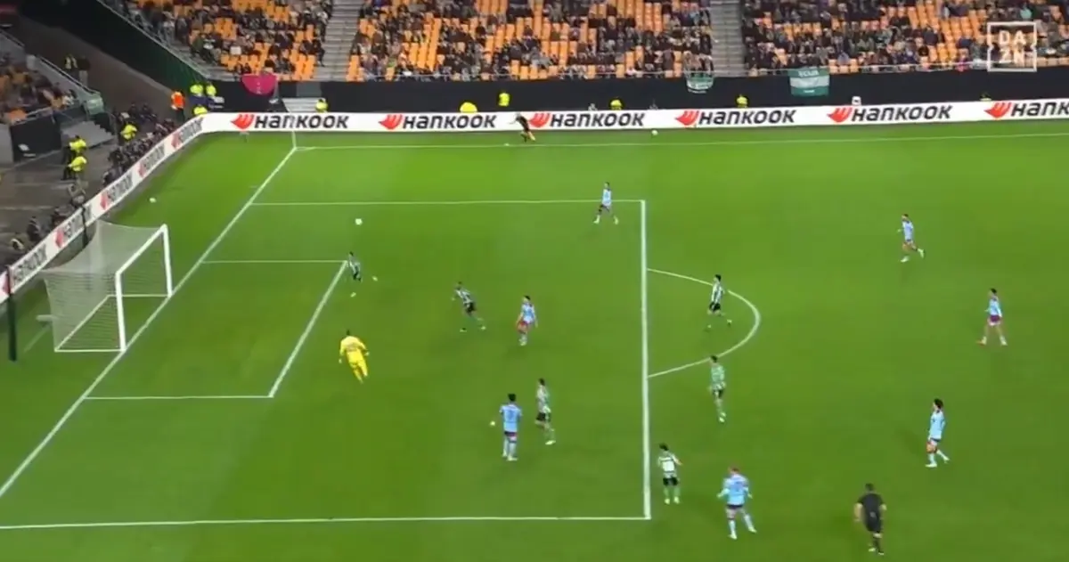 Imagem de contexto do artigo Tengstedt, ex-Benfica, marcou de "chapéu" no Bétis-Feyenoord. Ora veja