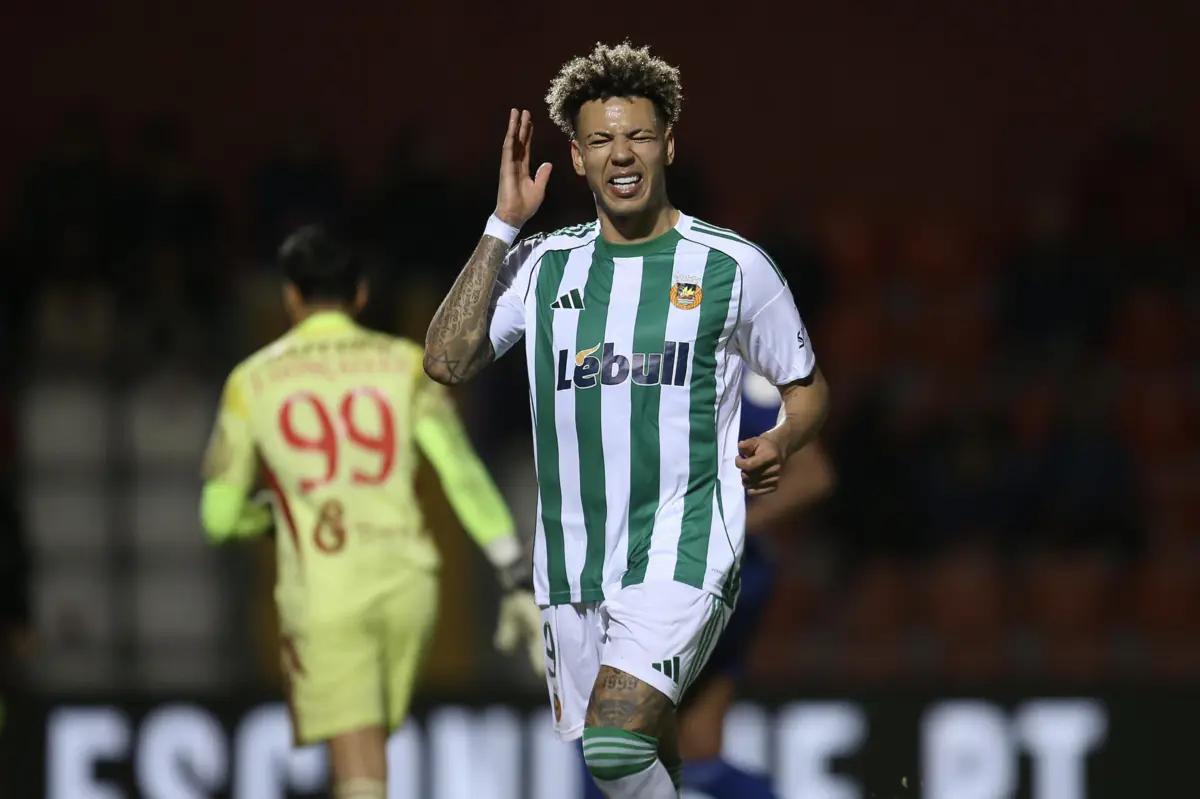 Clayton bisou contra o Aves SAD