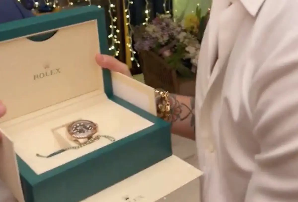 Imagem de contexto do artigo Luan Santana cantou na Passagem de Ano de Ronaldo e recebeu ainda... um Rolex