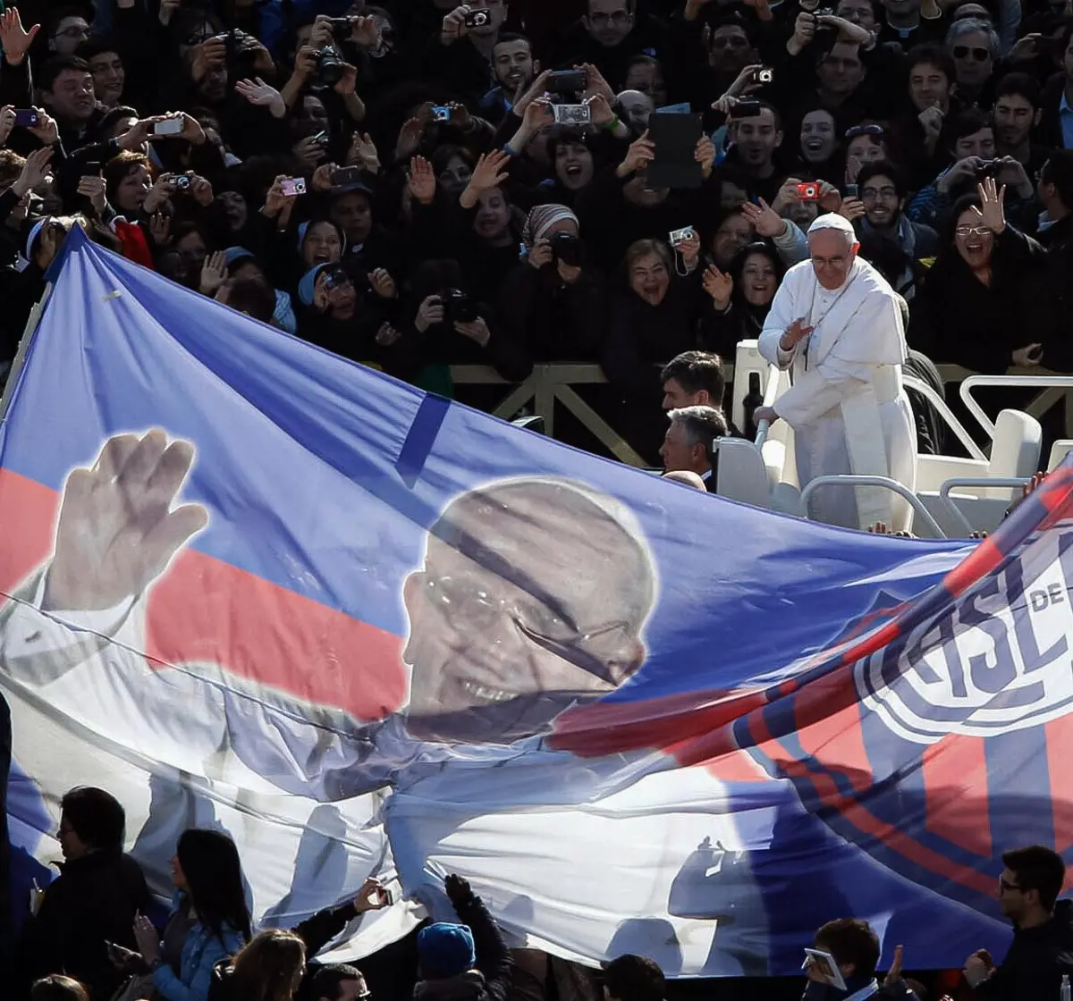 Papa Francisco e as cores do San Lorenzo