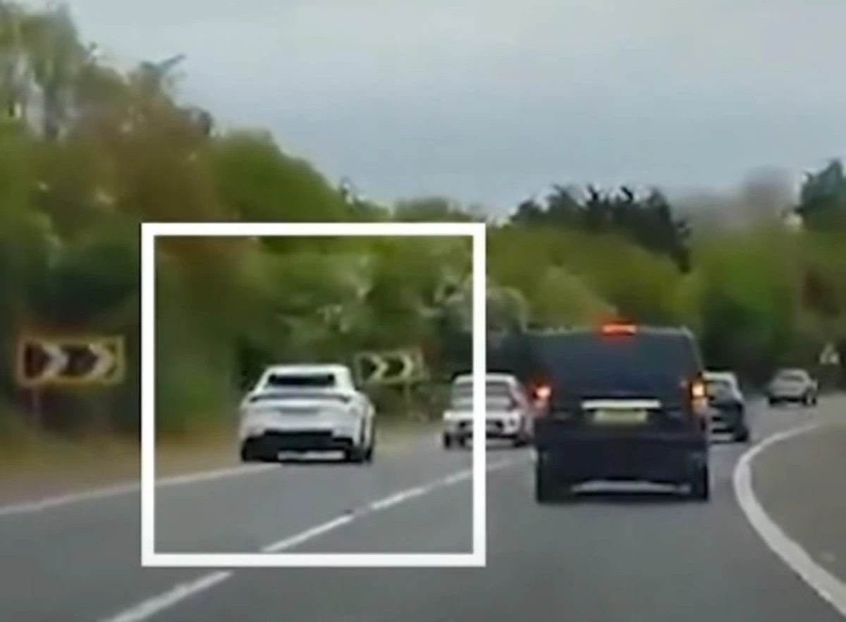 Imagem de contexto do artigo Vídeo: defesa do Chelsea novamente apanhado a conduzir perigosamente