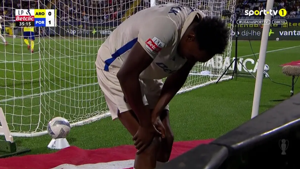 Imagem de contexto do artigo Samu agarrou-se ao joelho direito e acabou substituído ao intervalo em Arouca