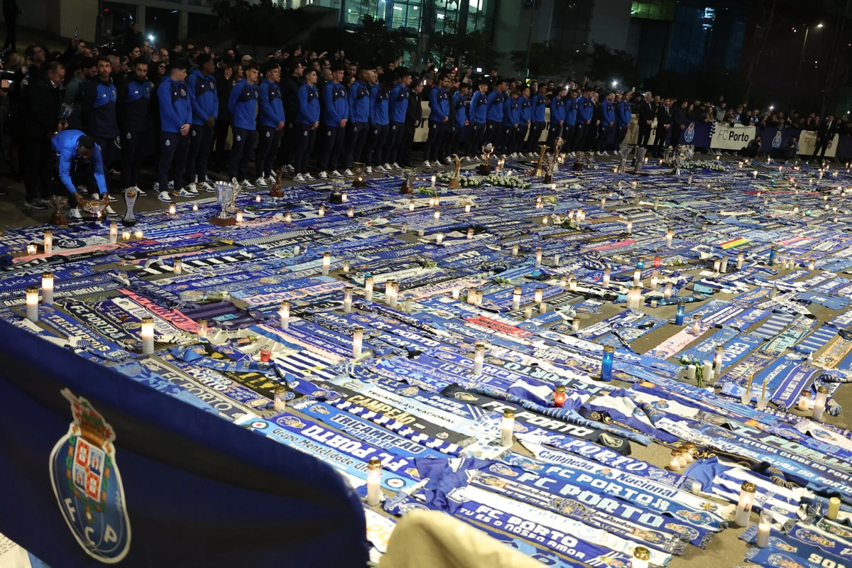 Imagem de contexto do artigo Plantel e staff do FC Porto visitaram memorial de Pinto da Costa no Dragão