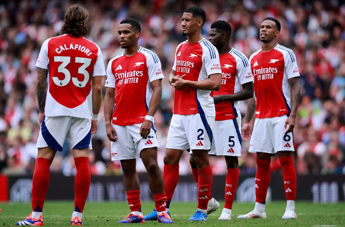 Imagem de contexto do artigo Arsenal, reduzido a 10, empata com Brighton na Premier League. Veja os golos