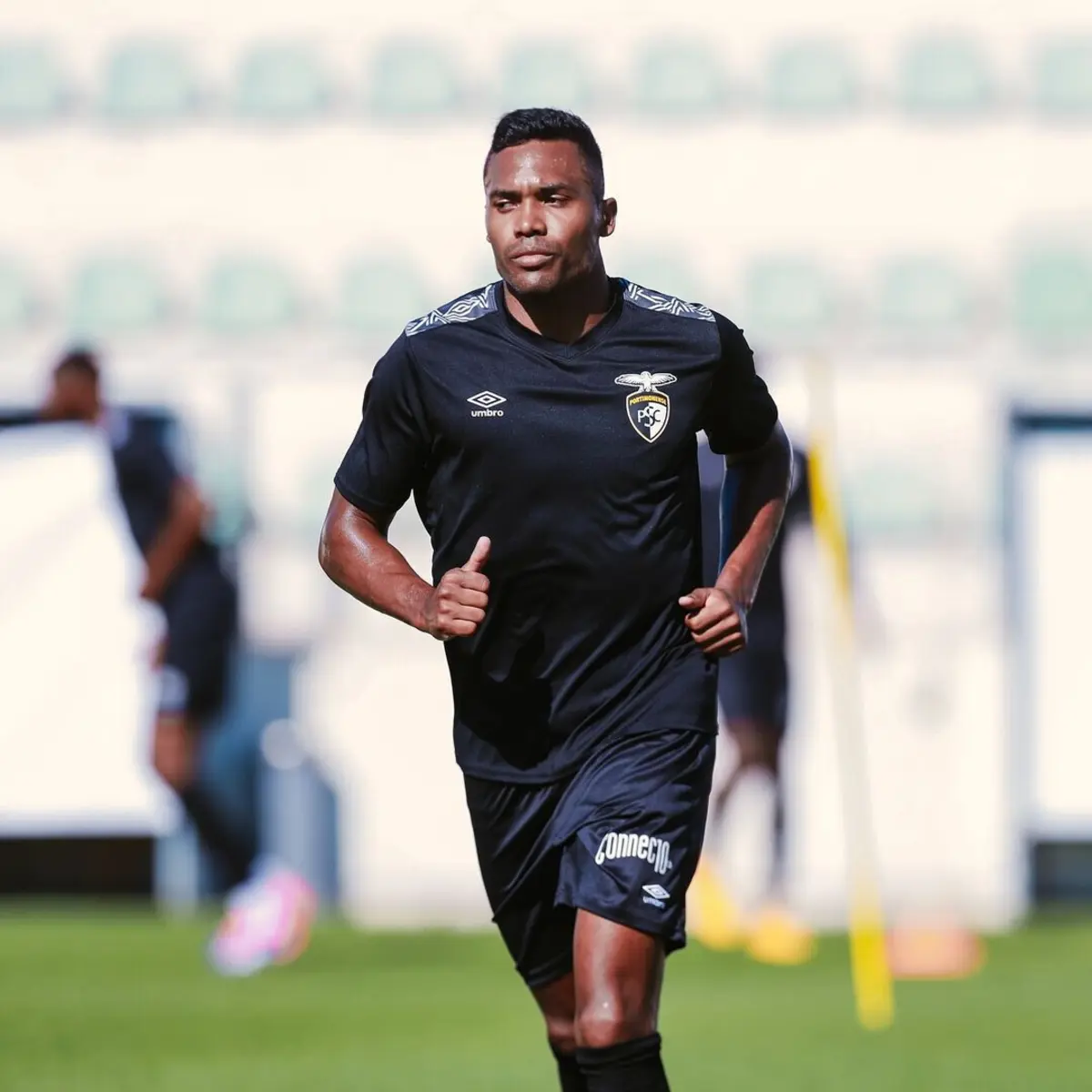 Alex Sandro treina com Portimonense (DR)