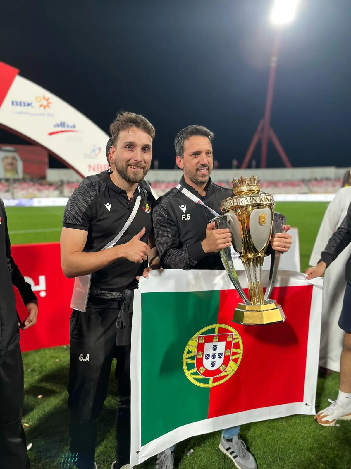 Imagem de contexto do artigo Nandinho despede-se do Barém com um título: "Caminho fantástico num país desconhecido"