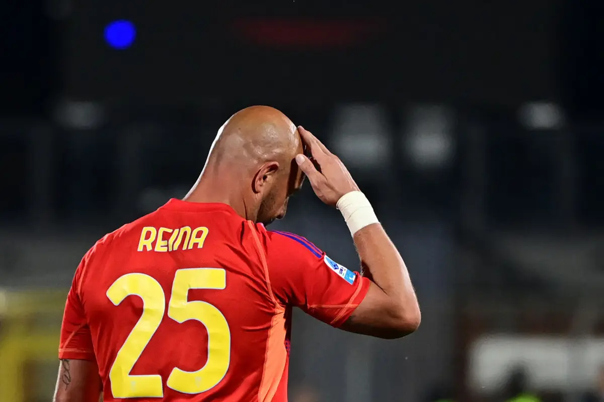 Imagem de contexto do artigo Pepe Reina é expulso no último jogo da carreira em lance com Taremi. Veja o momento