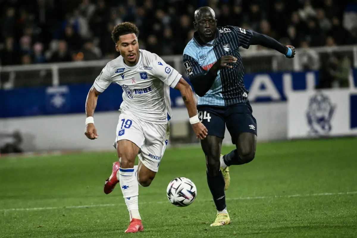Danny Namaso está emprestado ao Auxerre