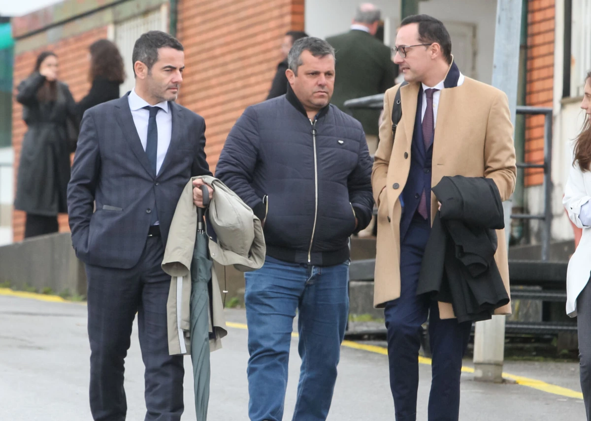 Nuno Ribeiro, ao centro, é um dos arguidos (Créditos: José Carmo/Global Imagens)