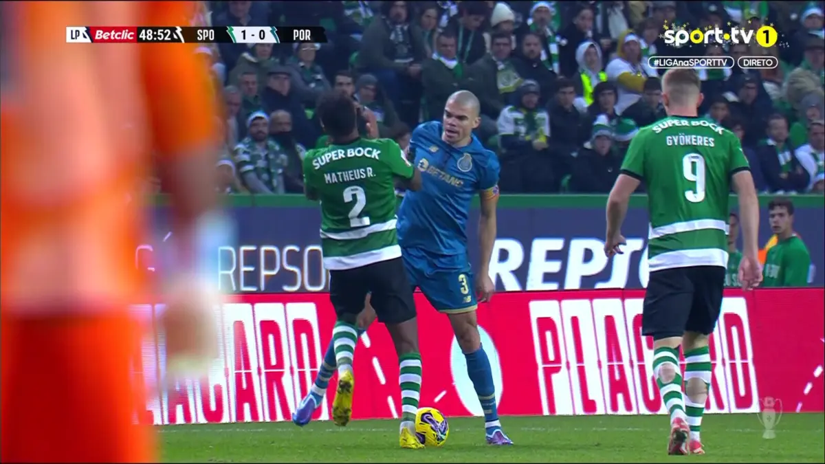 Imagem de contexto do artigo Pepe expulso no Sporting-FC Porto: veja o lance que envolve Matheus Reis
