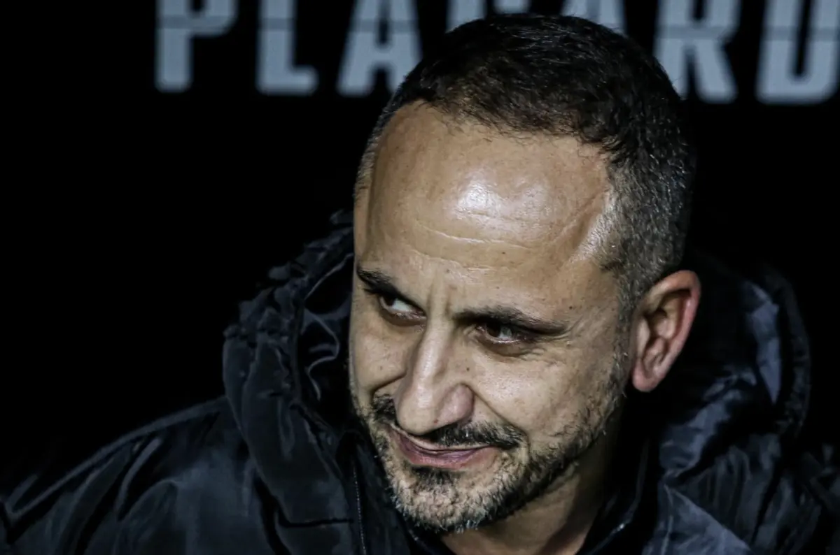 Imagem de contexto do artigo "Voltar a inscrever jogadores? São questões entregues à administração"