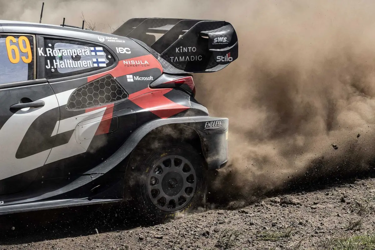 Kalle Rovanpera alarga vantagem no segundo dia do Rali do Quénia (AFP)