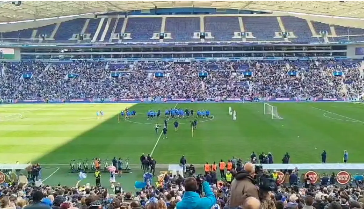 Imagem de contexto do artigo Vítor Bruno canta por Deniz Gul: "Sei que é o Samu que tem feito golos..."