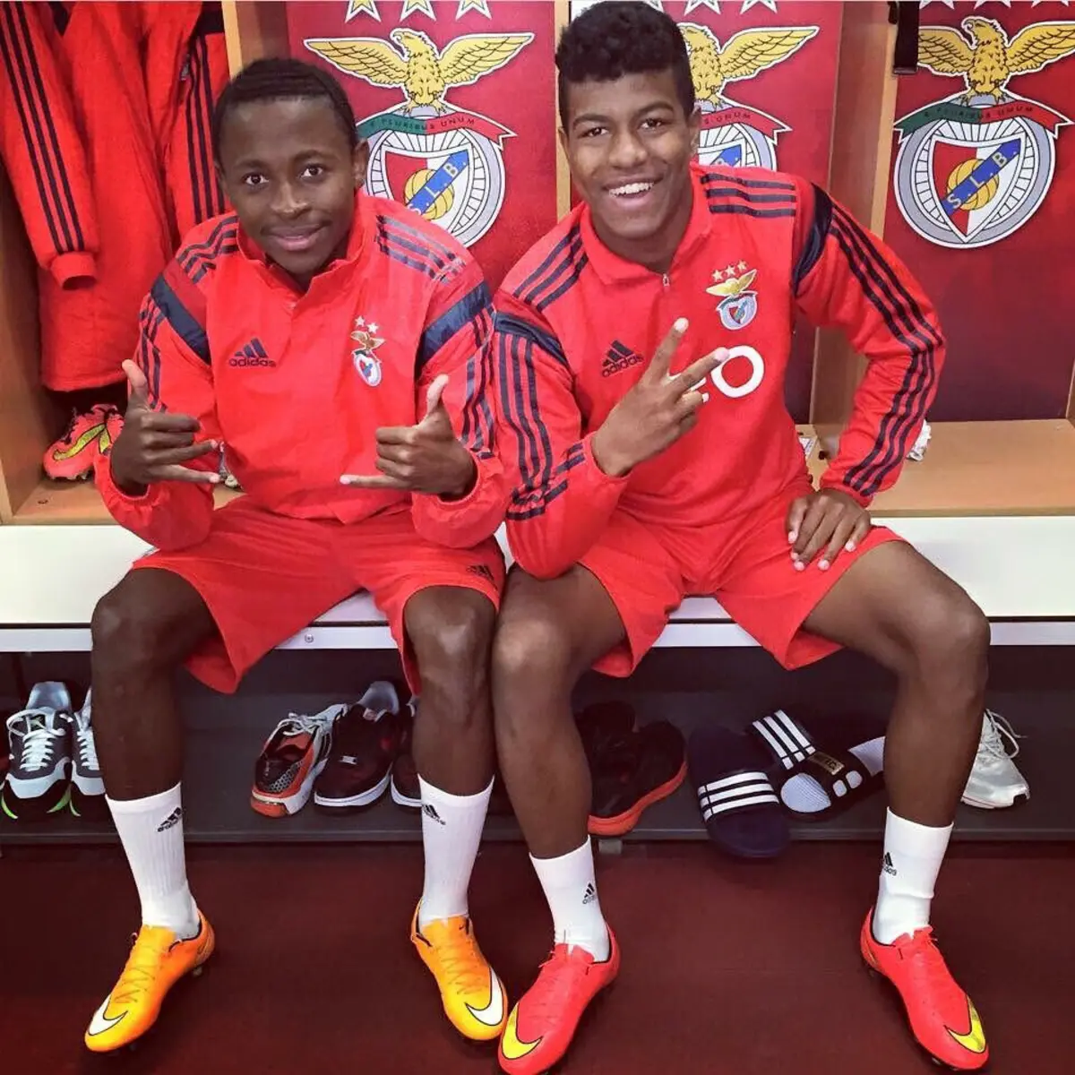 Léo Natel, à direita, na formaçãoo Benfica