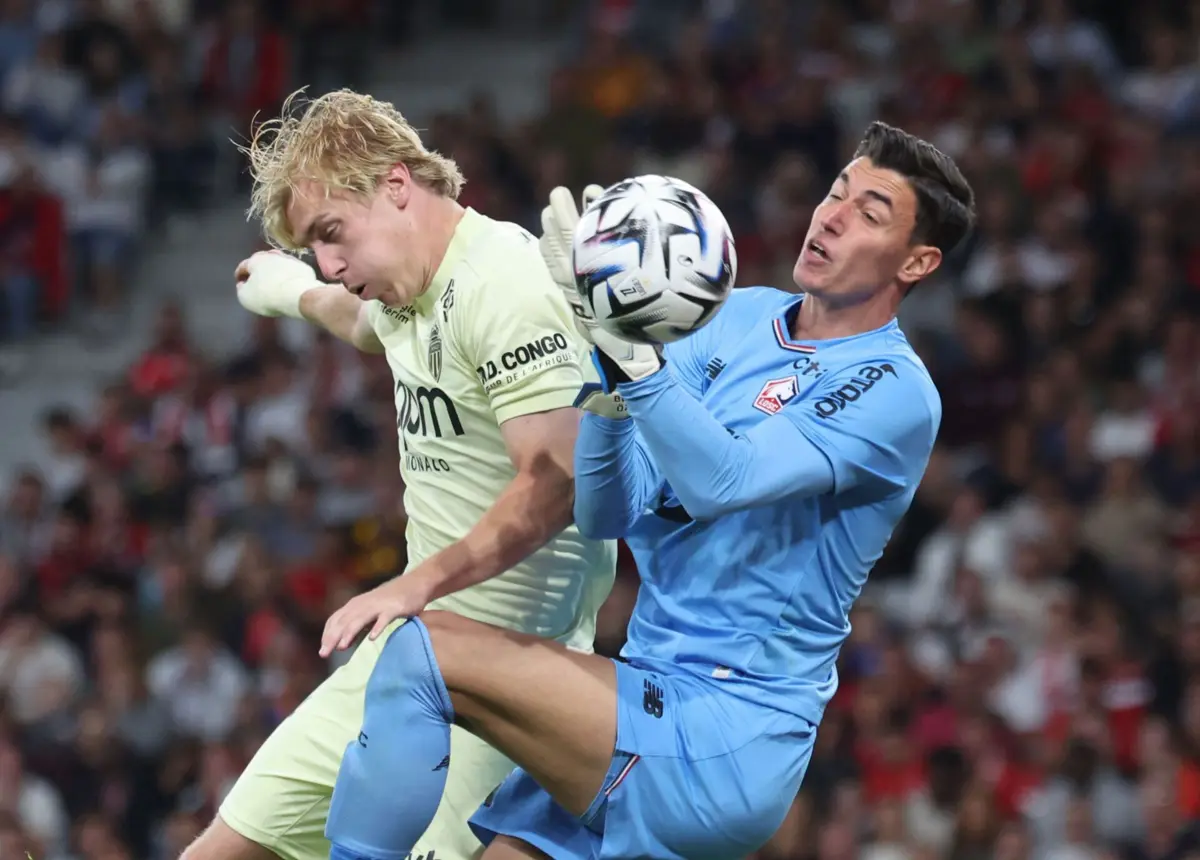 Berke Ozer é guarda-redes do Lille