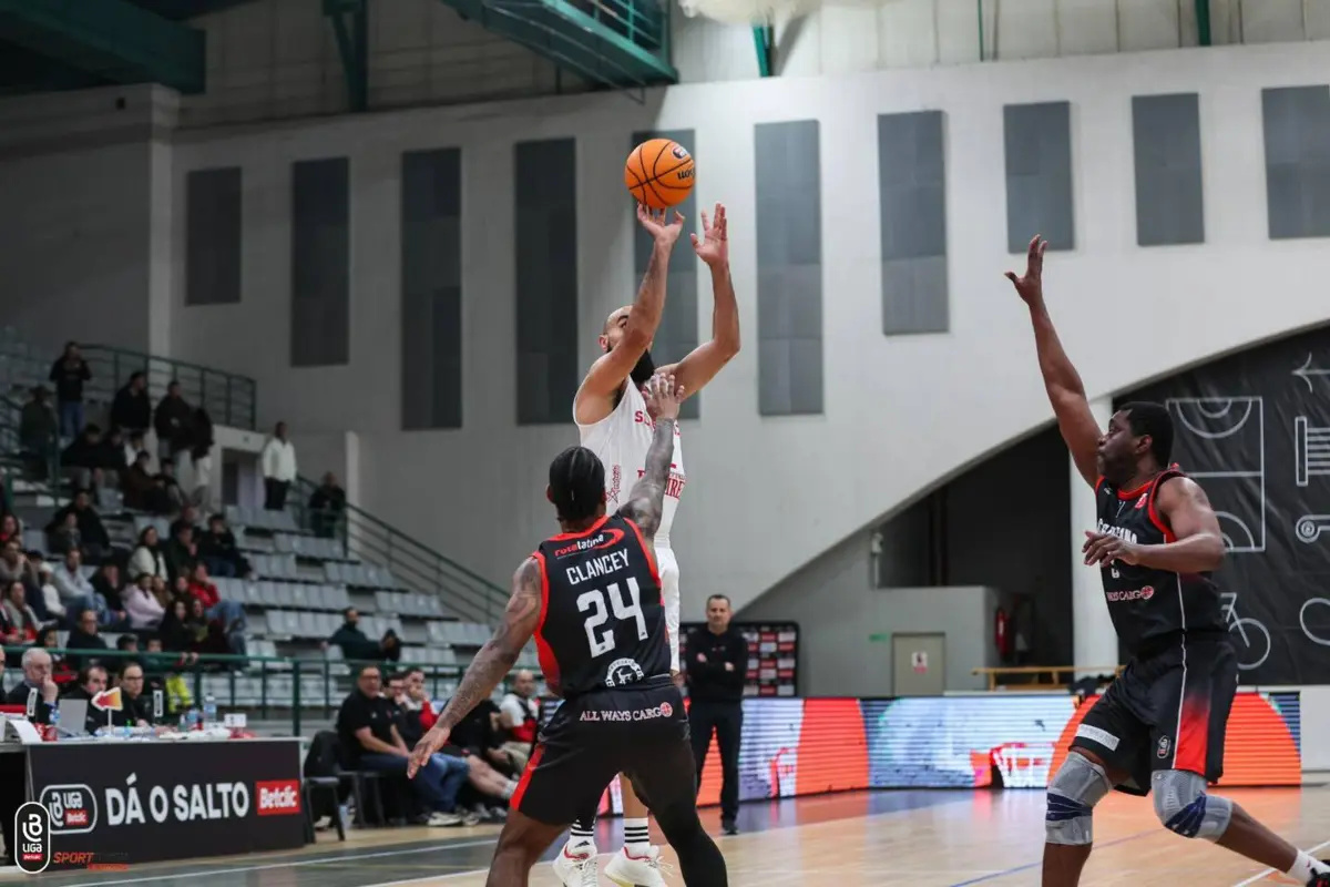 Imagem de contexto do artigo Benfica passa a centena na visita ao Vasco da Gama em Matosinhos