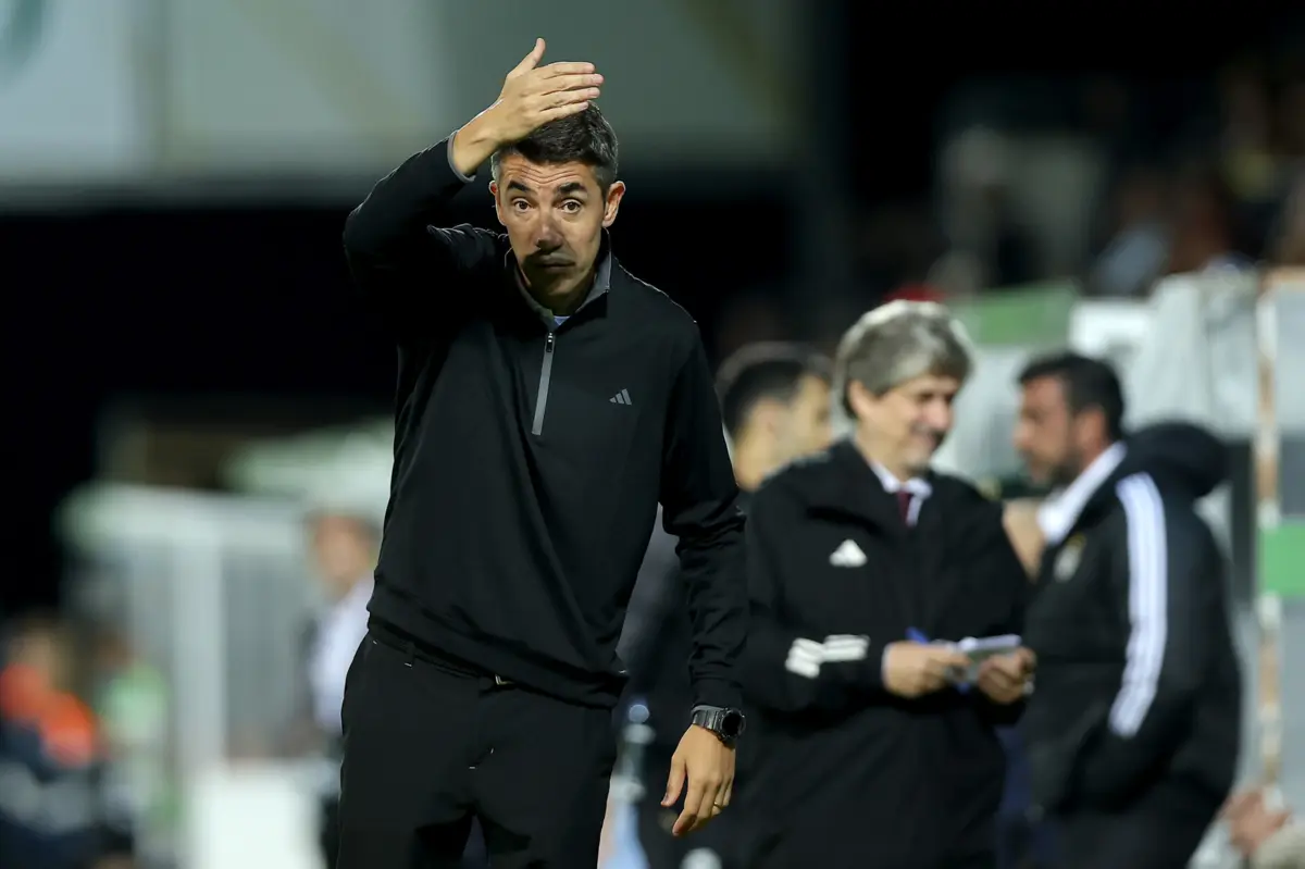 Bruno Lage "chamou" mais um jogador da formação (Créditos: Miguel Pereira/Global Imagens)