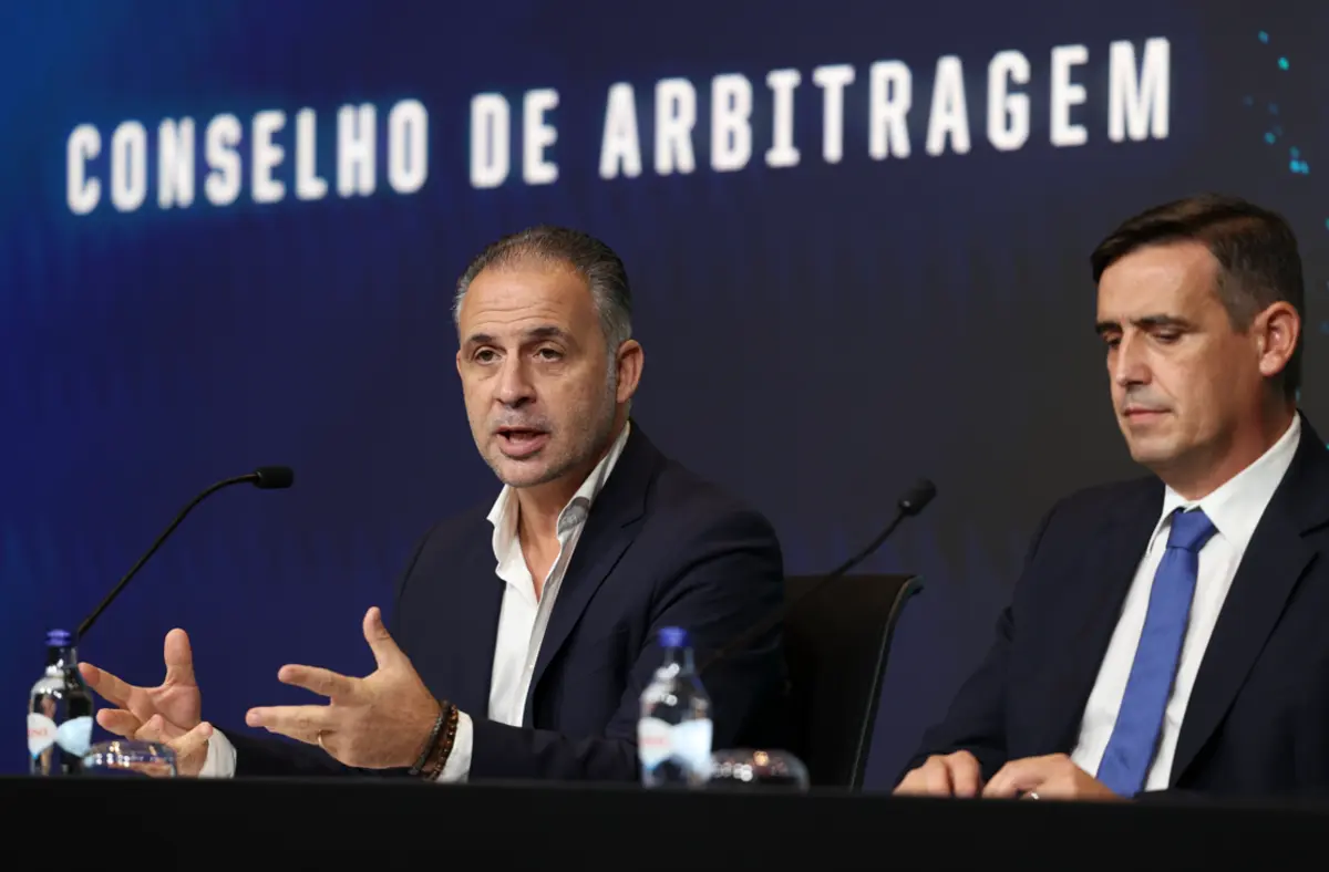 Duarte Gomes à esquerda