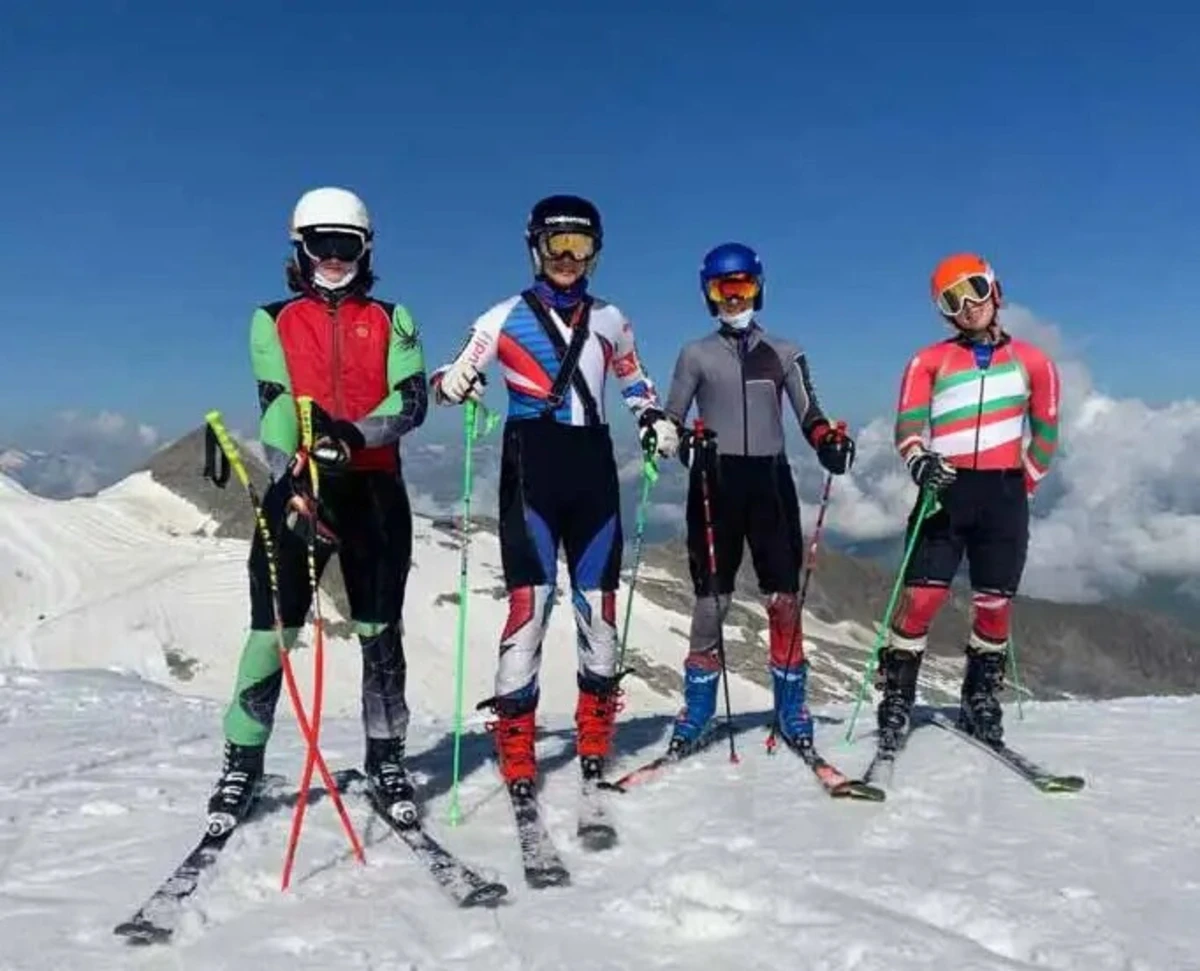 Atletas de esqui alpino Vanina Guerillot de Oliveira, Manuel Ramos, Baptiste Araújo e Ricardo Brancal (créditos: FDIP)