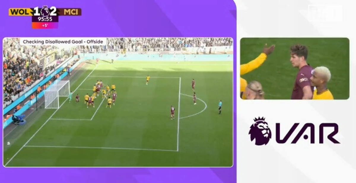 Lance que motivou polémica (créditos: DAZN)