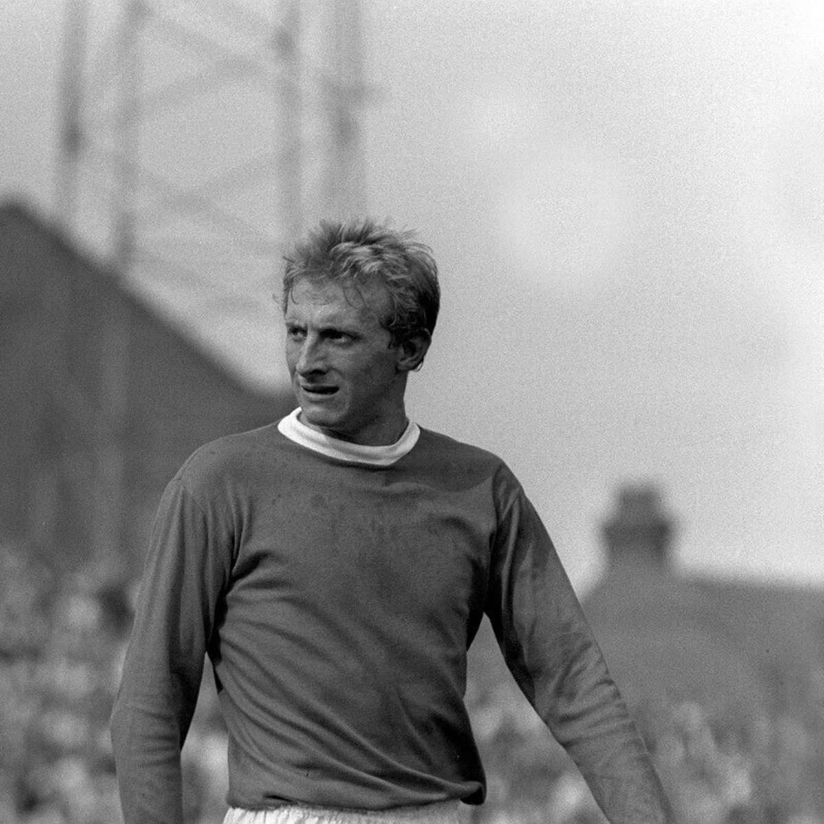 Denis Law (créditos: eprodução/Manchester United)