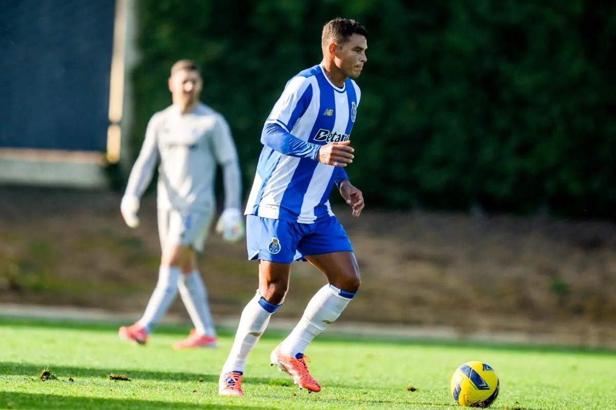 Imagem de contexto do artigo O dia do FC Porto: Thiago Silva soma minutos a pensar no clássico, Pietuszewski foi firme e as memórias de André Silva
