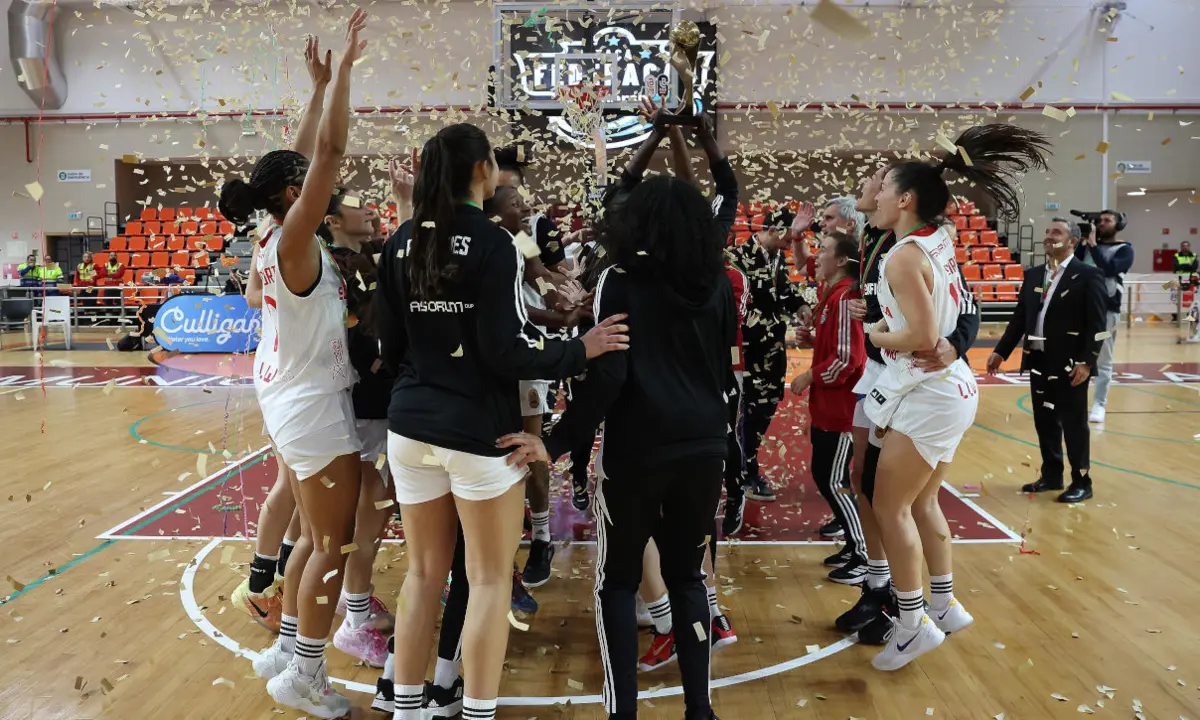 Imagem de contexto do artigo "São mulheres à Benfica", elogia treinador após a conquista da Taça Federação