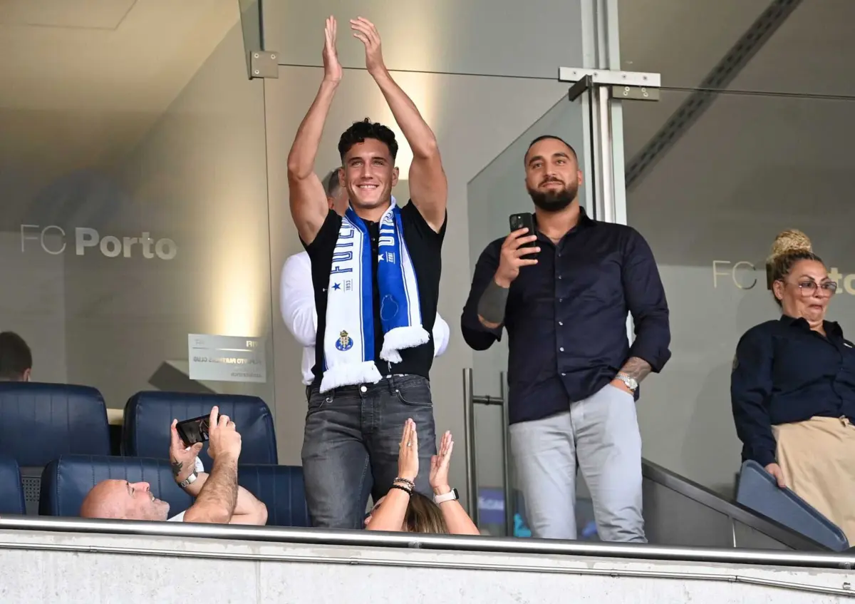 Imagem de contexto do artigo Deniz Gul chegou agora ao FC Porto, mas adeptos já têm o cântico para o sueco