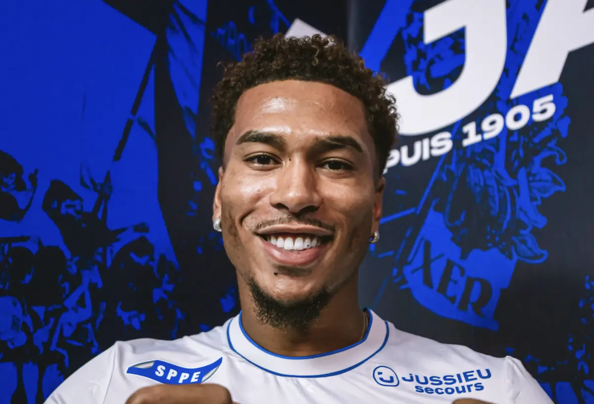 Imagem de contexto do artigo Oficial: Namaso deixa o FC Porto e é cedido ao Auxerre