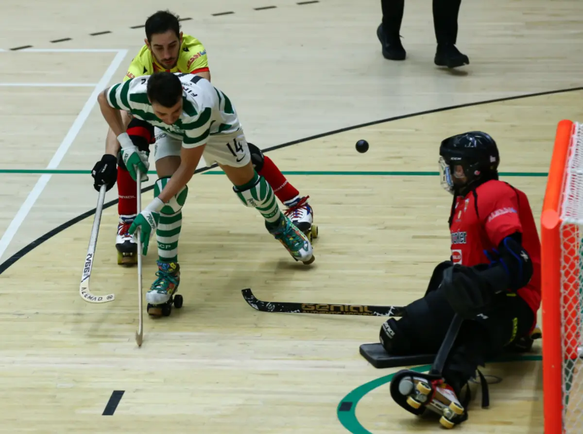 Alessandro Verona remata frente a Grimalt