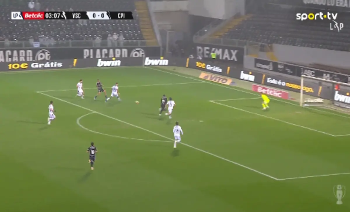 Imagem de contexto do artigo Clayton gela D. Afonso Henriques com golo madrugador no Vitória-Casa Pia. Veja aqui