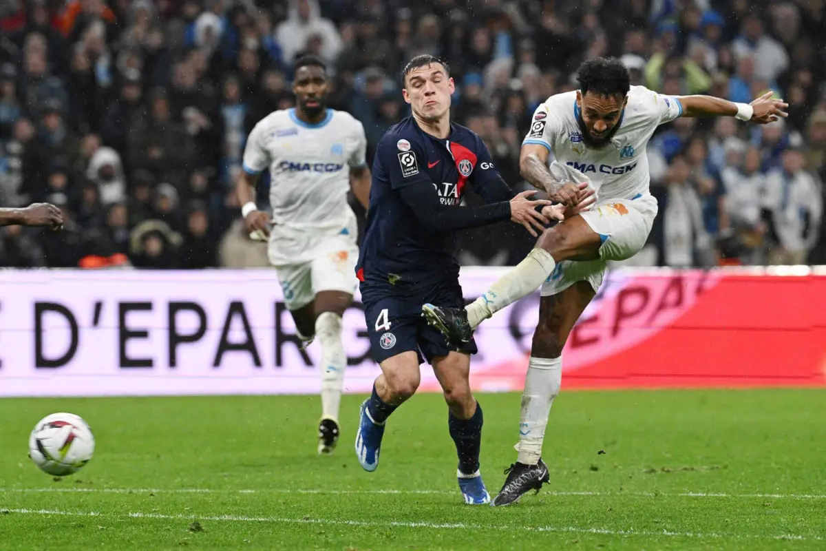 Ugarte no Marselha-PSG (Créditos: NICOLAS TUCAT / AFP)