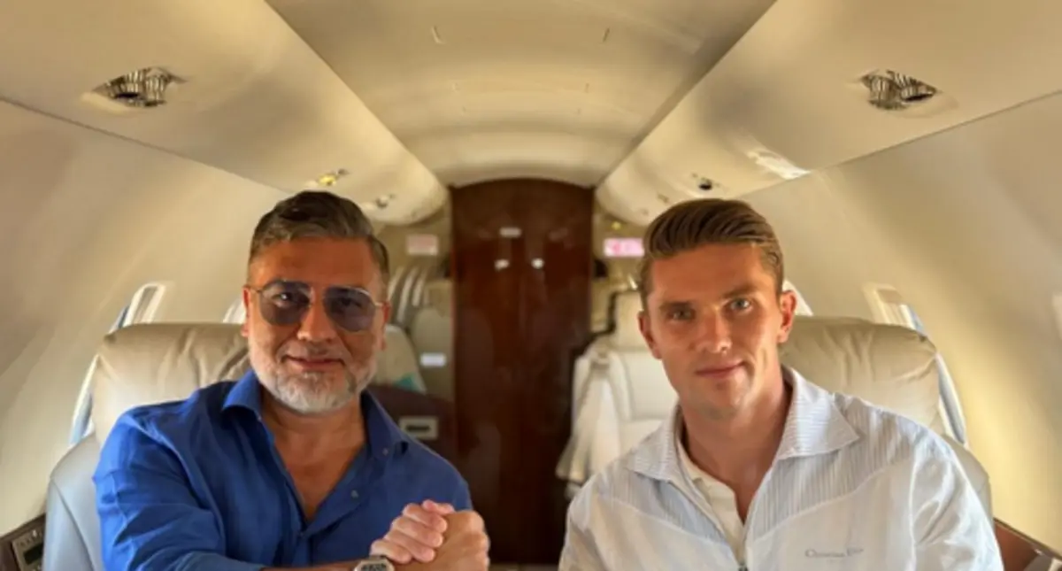 Imagem de contexto do artigo A chegada de Gyokeres a Londres para assinar pelo Arsenal. Veja as imagens