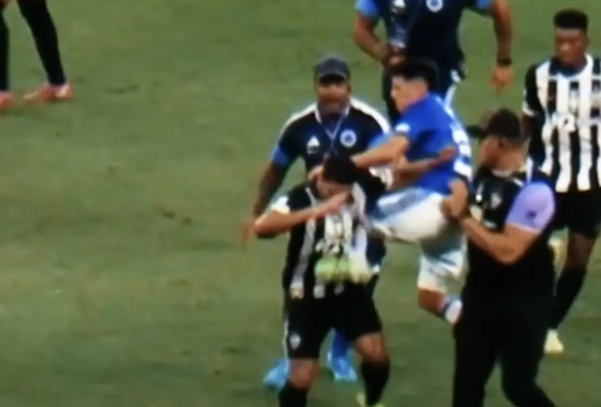 Imagem de contexto do artigo Cruzeiro-Atlético Mineiro: confusão generalizada terminou com... 23 (!) expulsões