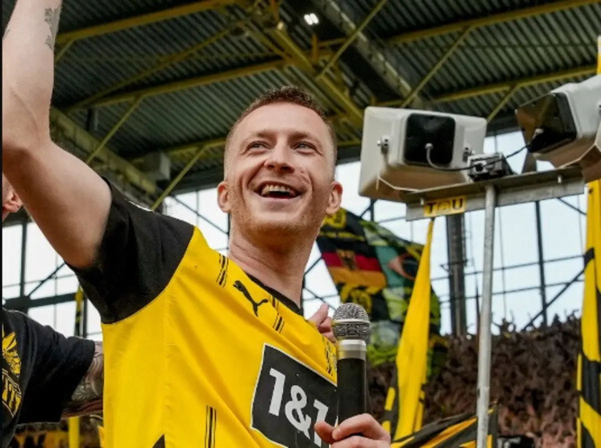 Imagem de contexto do artigo "Reus, o GOAT": parabéns antes da despedida do Dortmund na final da Champions