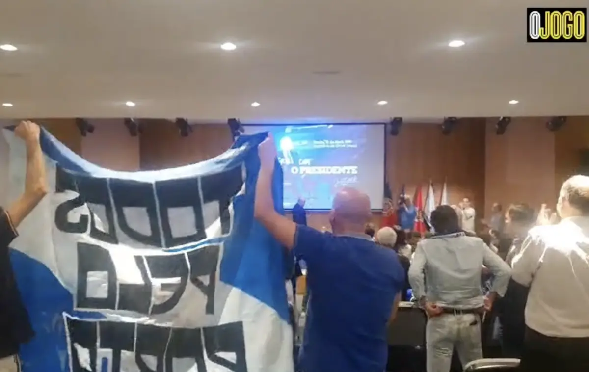 Imagem de contexto do artigo Pinto da Costa recebido com cânticos no Auditório da Universidade da Maia. Ora veja