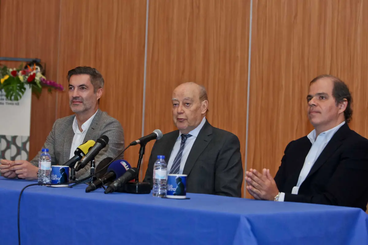 Pinto da Costa ladeado por Vítor Baía e João Rafael Koehler