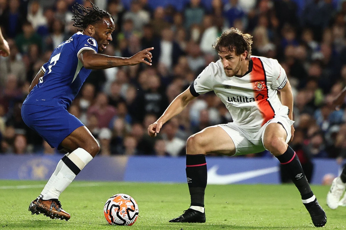 Tom Lockyer, à direita