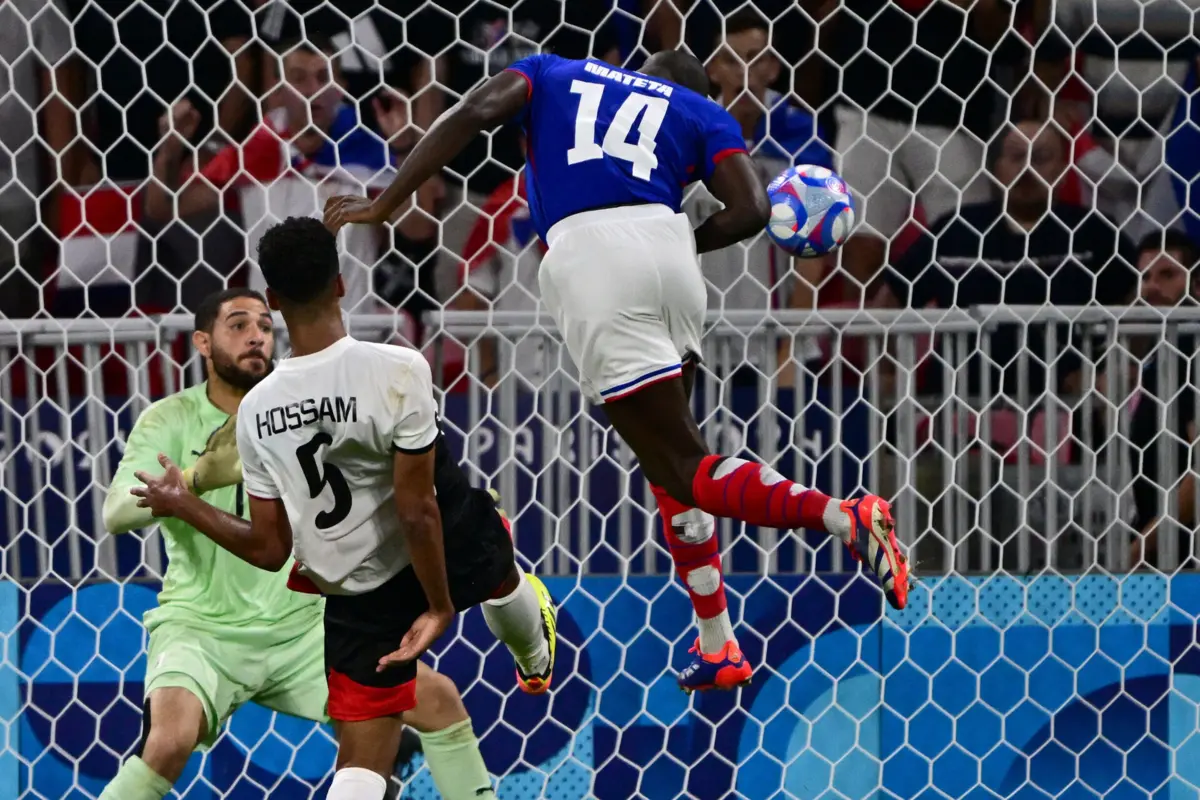 Mateta faz o 2-1 (Olivier CHASSIGNOLE AFP)