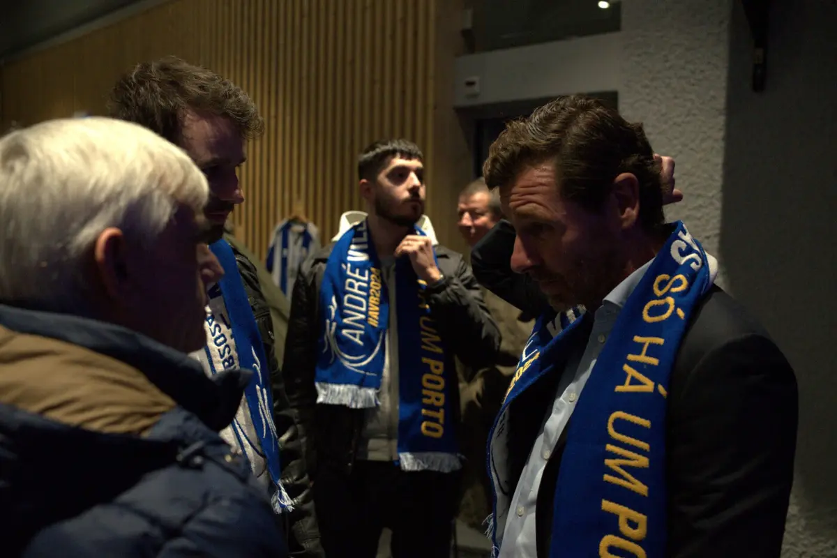 Imagem de contexto do artigo André Villas-Boas de visita à Casa do FC Porto de Lausanne