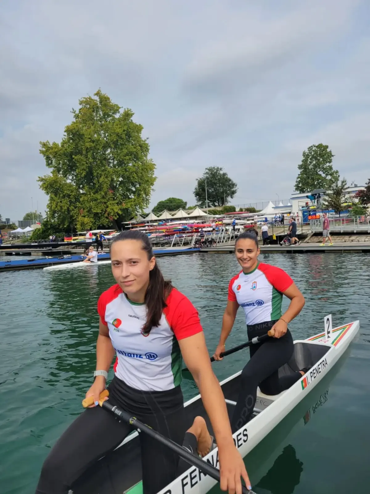 Beatriz Fernandes e Inês Penetra (créditos: FP Canoagem)