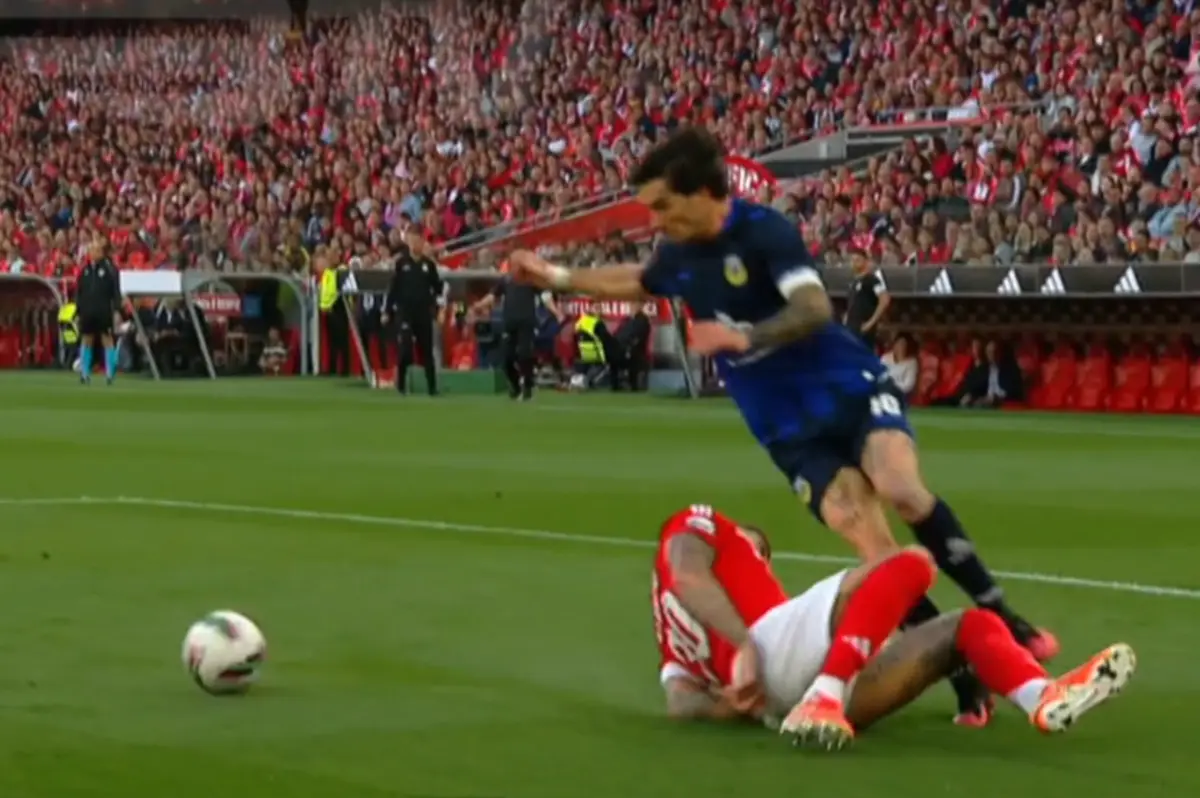 Imagem de contexto do artigo Tribunal O JOGO | Penálti bem assinalado por falta de Otamendi sobre Jason?