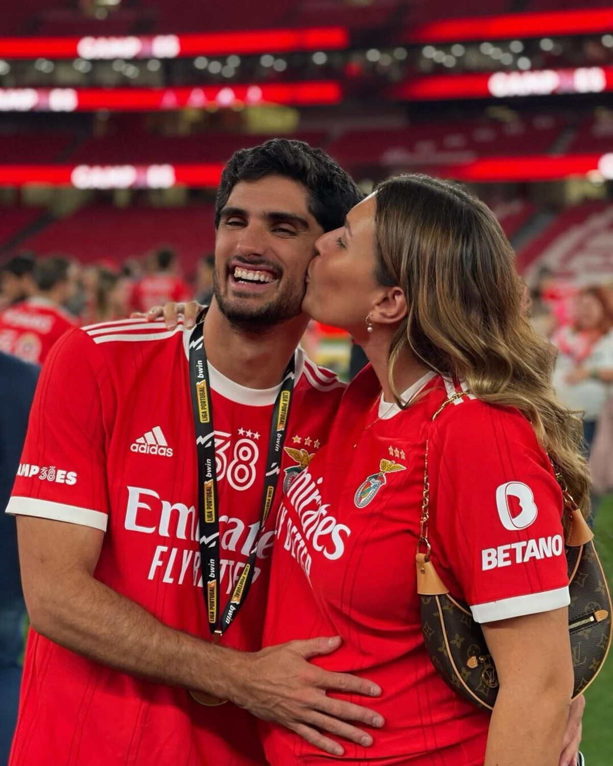 Madalena de Moura Neves beija Gonçalo Guedes (créditos: Instagram)