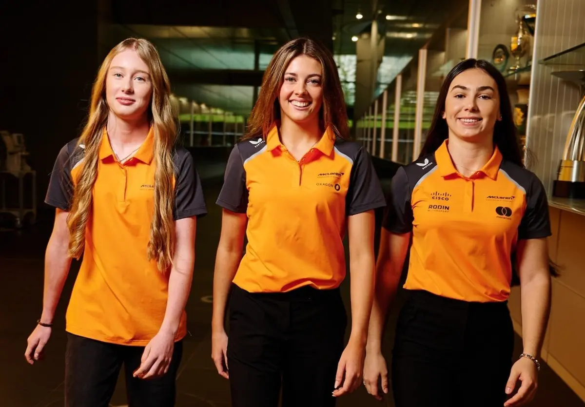 Ella Hakkinen, na ponta esquerda