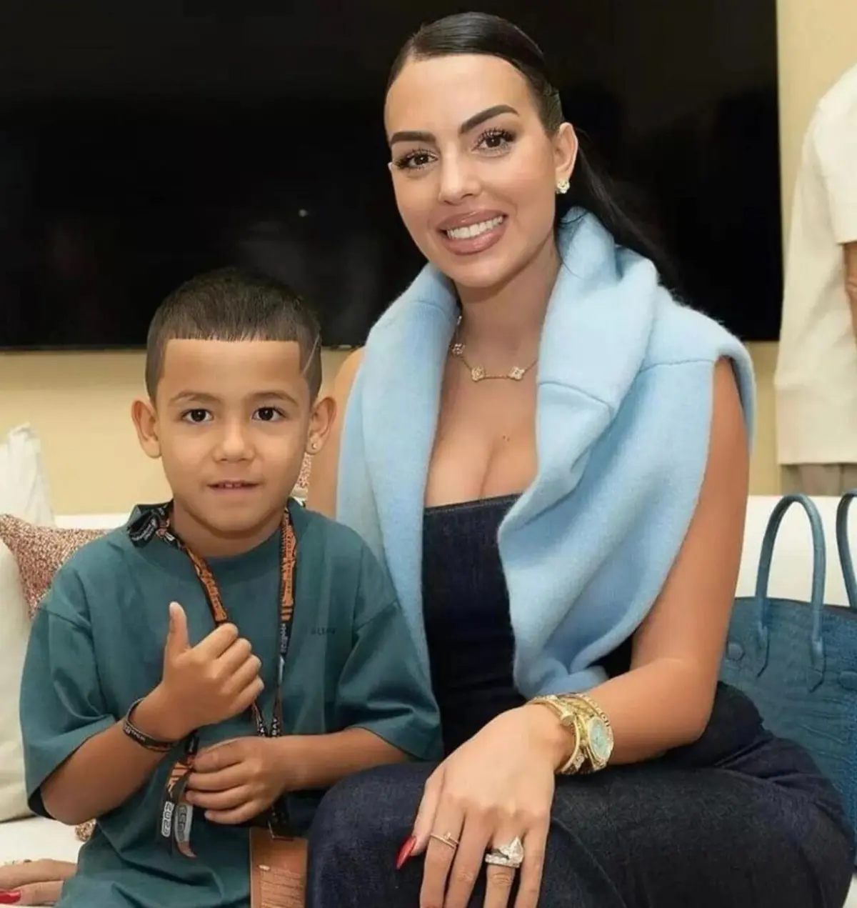 Imagem de contexto do artigo Georgina Rodríguez leva o filho Mateo à Fórmula 1